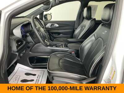 2025 Chrysler Pacifica, $35699. Photo 10