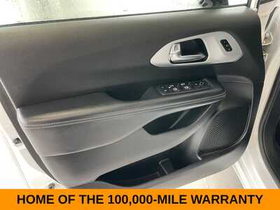 2025 Chrysler Pacifica, $35699. Photo 11