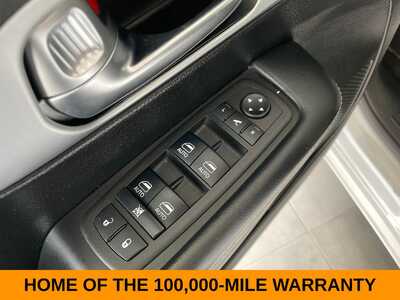 2025 Chrysler Pacifica, $35699. Photo 12