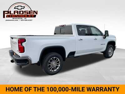 2026 Chevrolet 2500 Crew Cab, $85490. Photo 5