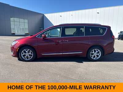 2017 Chrysler Pacifica, $5500. Photo 2