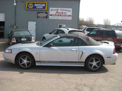 2000 Ford Mustang, $4795. Photo 1