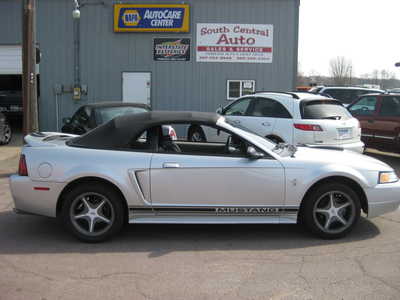2000 Ford Mustang, $4795. Photo 3