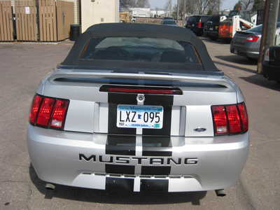 2000 Ford Mustang, $4795. Photo 6