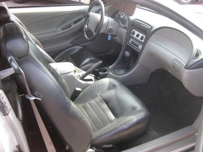 2000 Ford Mustang, $4795. Photo 8
