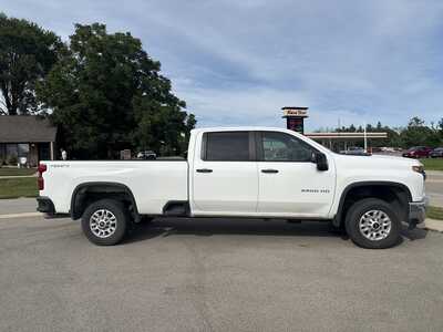 2022 Chevrolet 2500 Crew Cab, $24995. Photo 4