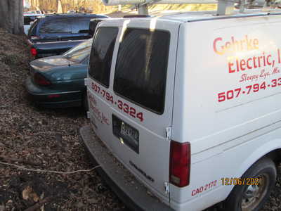 2001 Chevrolet Astro, $995. Photo 3