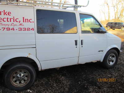 2001 Chevrolet Astro, $995. Photo 4