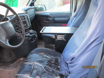 2001 Chevrolet Astro, $995. Photo 6