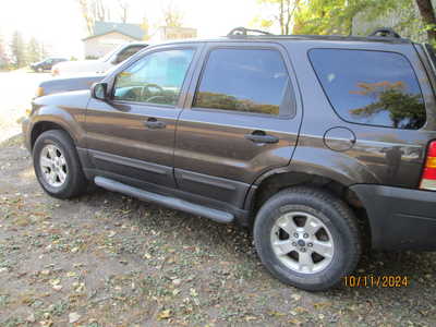 2007 Ford Escape, $3895. Photo 2