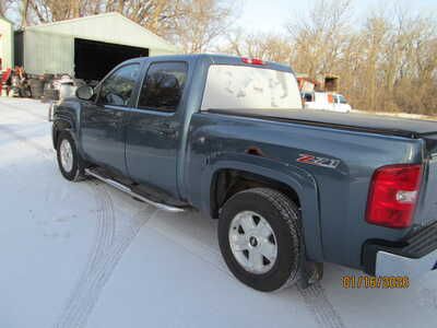 2010 Chevrolet 1500 Crew Cab, $4895. Photo 2