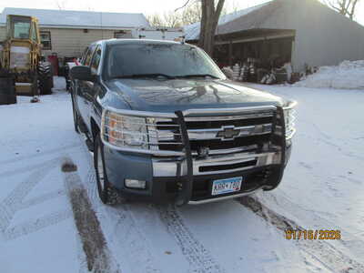 2010 Chevrolet 1500 Crew Cab, $4895. Photo 4