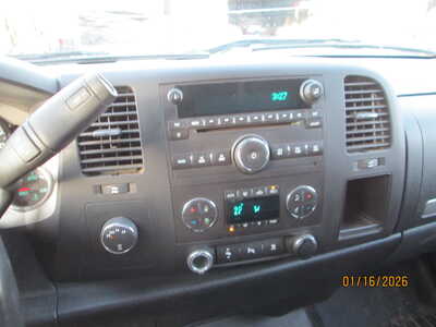 2010 Chevrolet 1500 Crew Cab, $4895. Photo 8