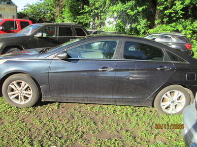 2013 Hyundai Sonata, $3695. Photo 2