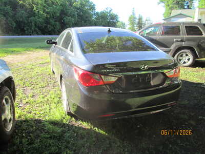 2013 Hyundai Sonata, $3695. Photo 3