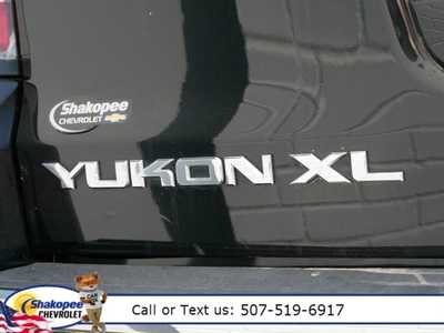 2016 GMC Yukon XL, $29943. Photo 4