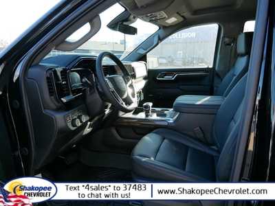 2024 Chevrolet 1500 Crew Cab, $63943. Photo 8