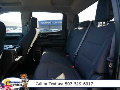 2022 Chevrolet 1500 Crew Cab, $46943. Photo 11