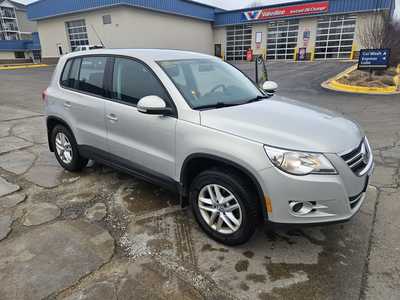 2011 Volkswagen Tiguan, $7999. Photo 2