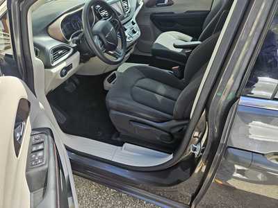 2018 Chrysler Pacifica, $8999. Photo 3