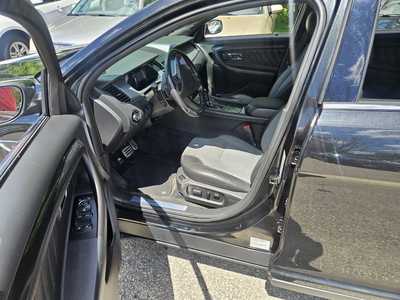 2015 Ford Taurus, $9999. Photo 3