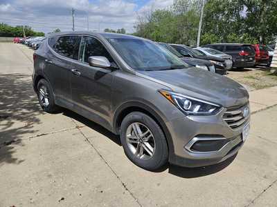 2018 Hyundai Santa Fe, $13999. Photo 2