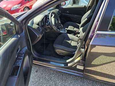 2016 Chevrolet Cruze, $7999. Photo 3