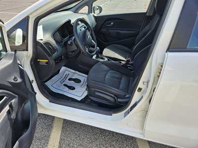 2015 Kia Rio, $4000. Photo 3