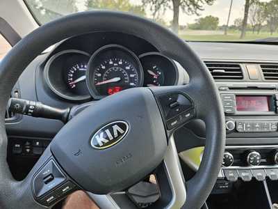 2015 Kia Rio, $4000. Photo 5