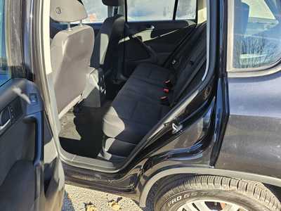2015 Volkswagen Tiguan, $9999. Photo 4
