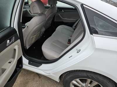 2016 Hyundai Sonata, $8999. Photo 4