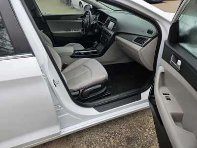 2016 Hyundai Sonata, $8999. Photo 6