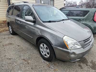 2010 Kia Sedona, $1999. Photo 2