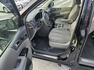 2012 Kia Sedona, $4999. Photo 3
