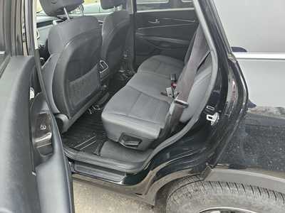 2017 Kia Sorento, $11999. Photo 4