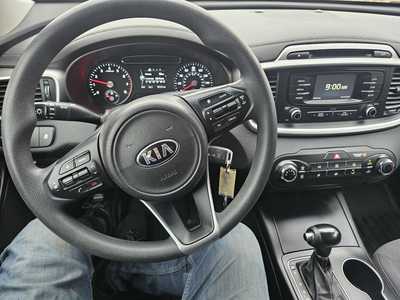 2017 Kia Sorento, $11999. Photo 5
