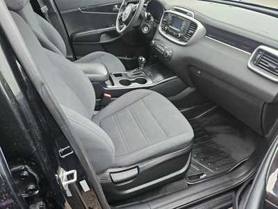 2017 Kia Sorento, $11999. Photo 6