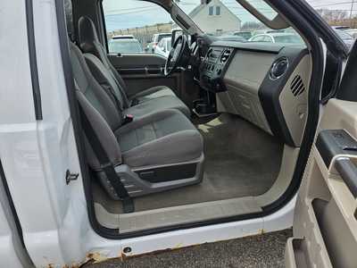 2009 Ford F350 Reg Cab, $9999. Photo 4