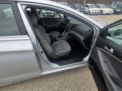 2013 Hyundai Sonata, $3999. Photo 5