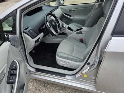 2015 Toyota Prius, $12999. Photo 3