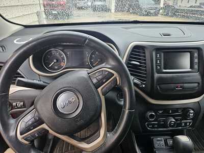 2015 Jeep Cherokee, $5999. Photo 4