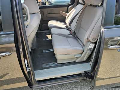 2016 Kia Sedona, $9999. Photo 3