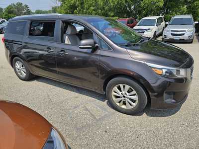 2016 Kia Sedona, $9999. Photo 5