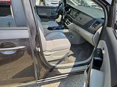 2016 Kia Sedona, $9999. Photo 6