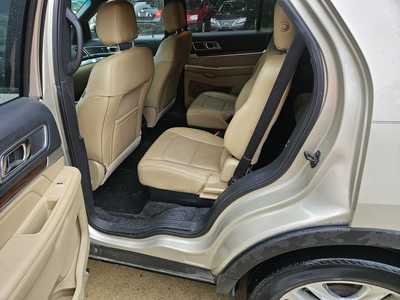 2017 Ford Explorer, $11999. Photo 4