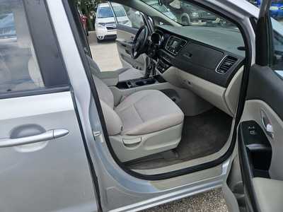 2016 Kia Sedona, $6999. Photo 3
