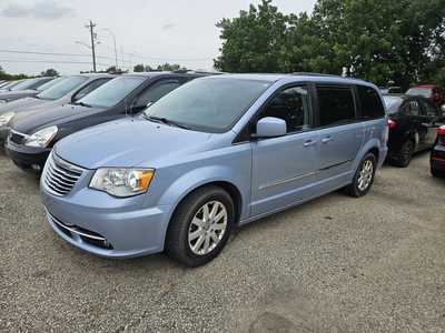 2016 Chrysler Town & Country, $7999. Photo 1