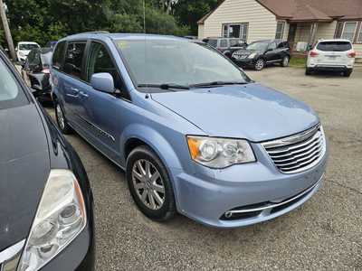 2016 Chrysler Town & Country, $7999. Photo 6