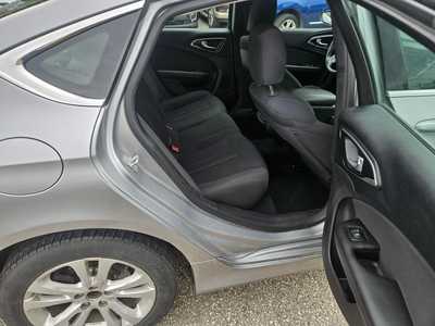 2016 Chrysler 200, $4999. Photo 6