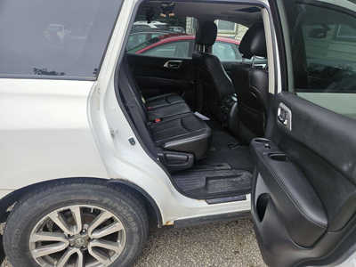 2014 Nissan Pathfinder, $8999. Photo 4